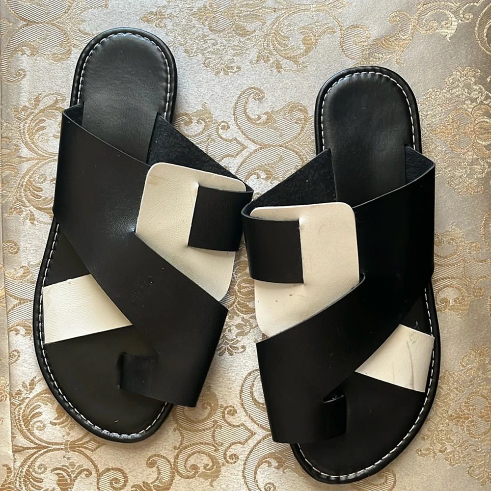 Sandals - Picture 1 of 2